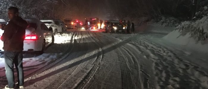 路上でのチェーン取付