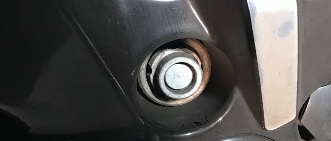 IMG_5552 プジョーの純正ロックナット