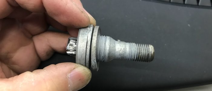 IMG_5797 取り外したプジョーの純正ロックボルト