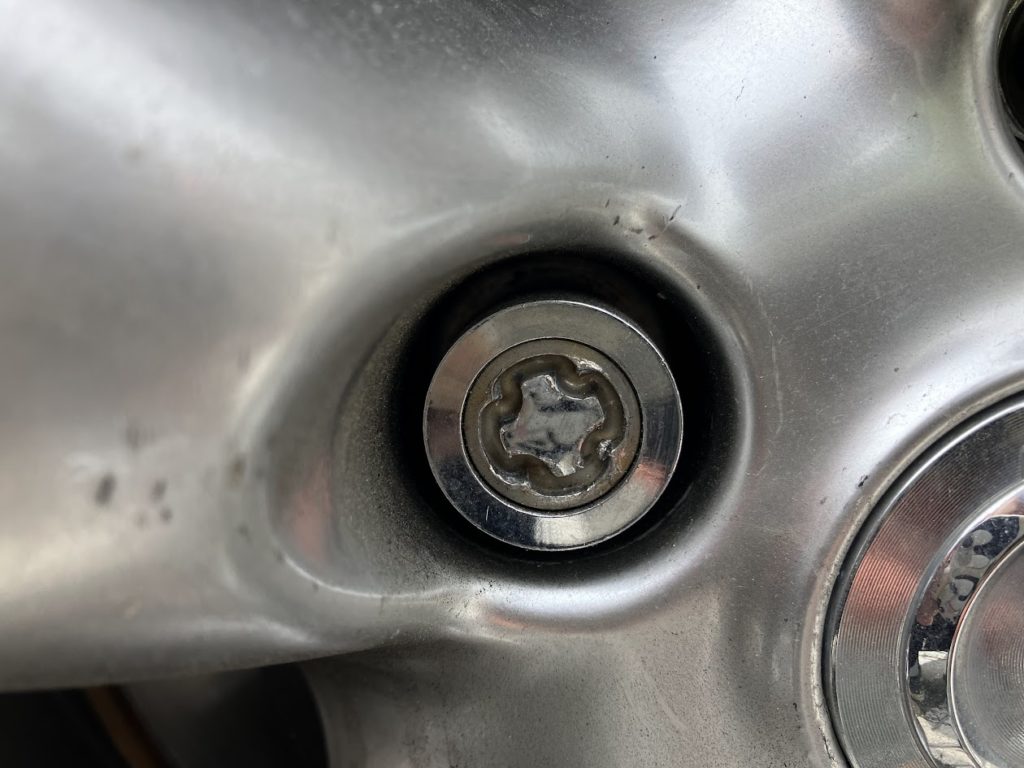 マックガード・ウルトラハイセキュリティのロックナット解除