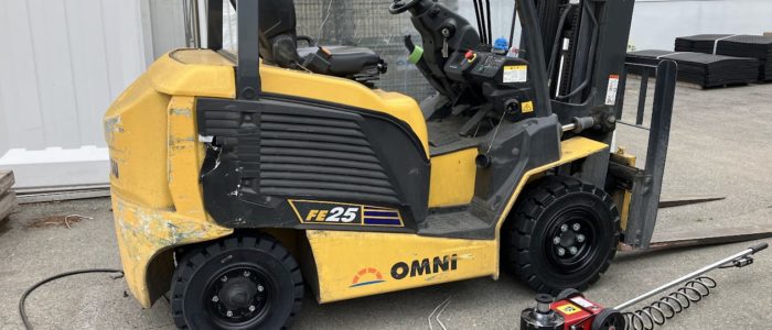 フォークリフトの出張タイヤ交換