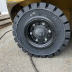 フォークリフトの出張タイヤ交換