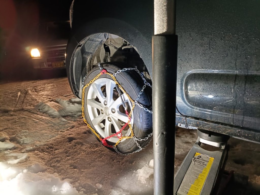 万座温泉の出張タイヤチェーン取付