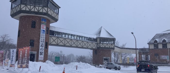草津温泉でタイヤチェーン取り付け
