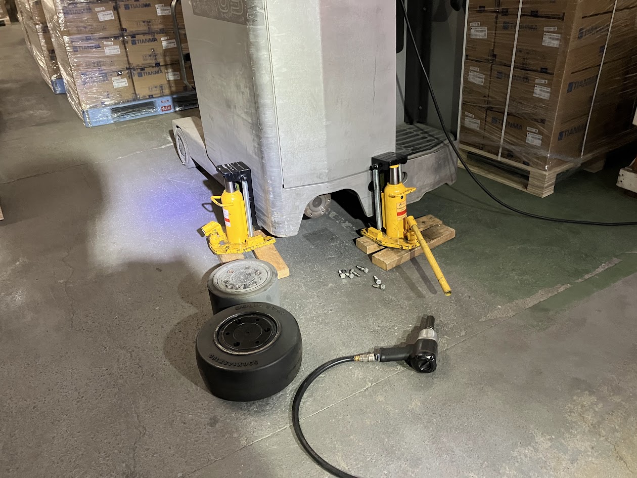 リーチフォークリフトタイヤ画像